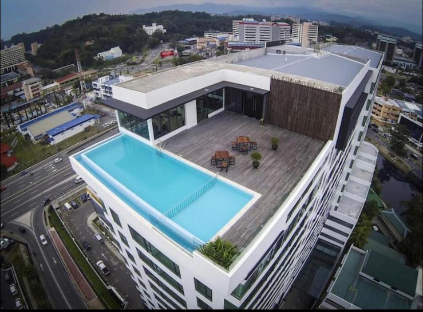 Sky Suite Top Floor With Rooftop Pool & Gym Kota Kinabalu Kültér fotó